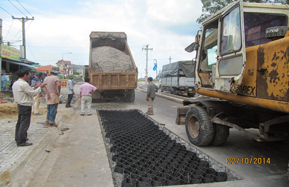 APPLICATION PILOT ROAD SURFACE IN NEOLOY REINFORCED DONGNAI